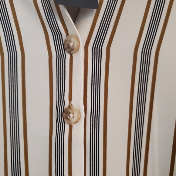 BNWT Dynamite Button-Up Blouse. - Picture 5 of 5